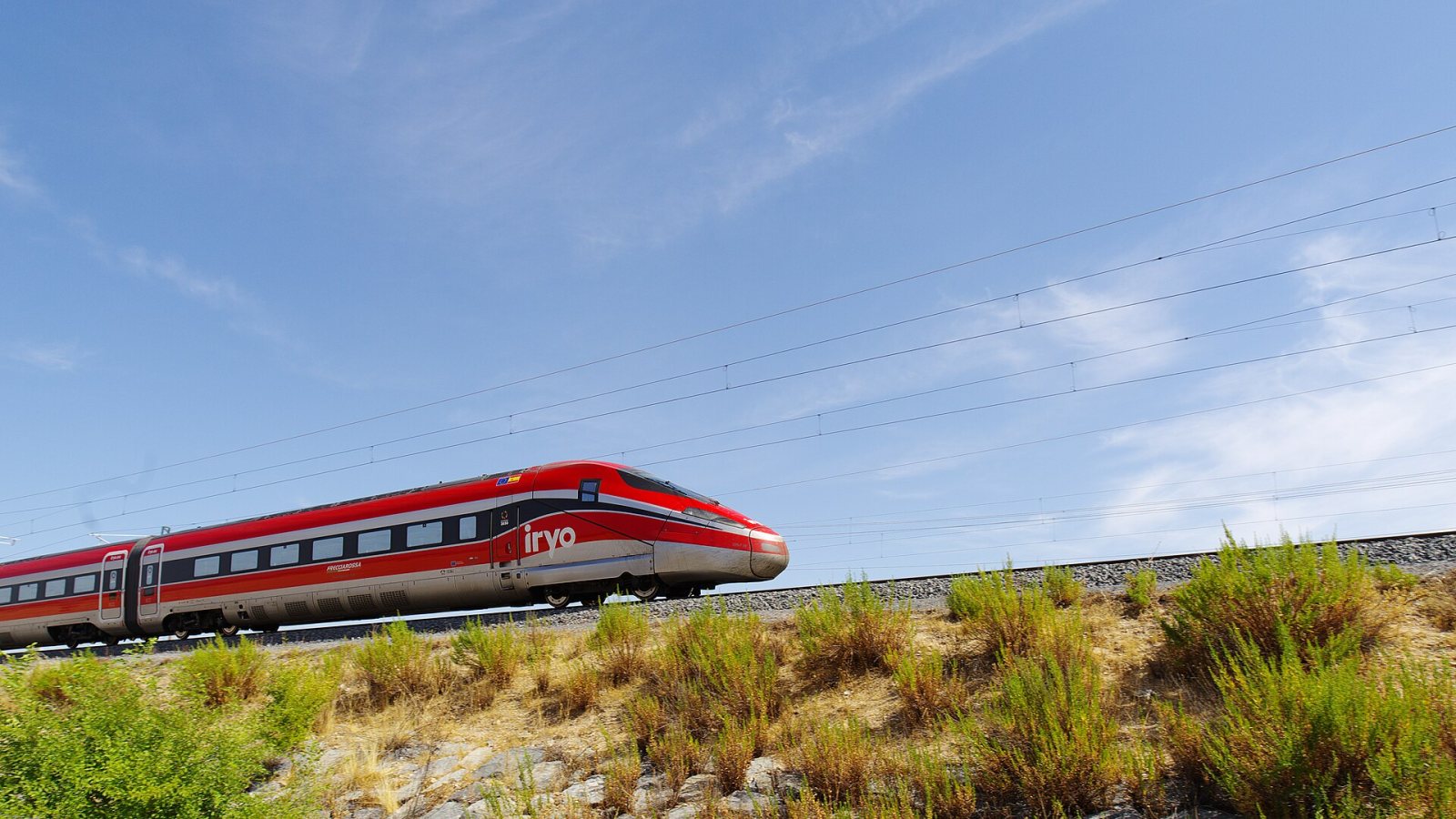 Tren de alta velocidad en una vía de España