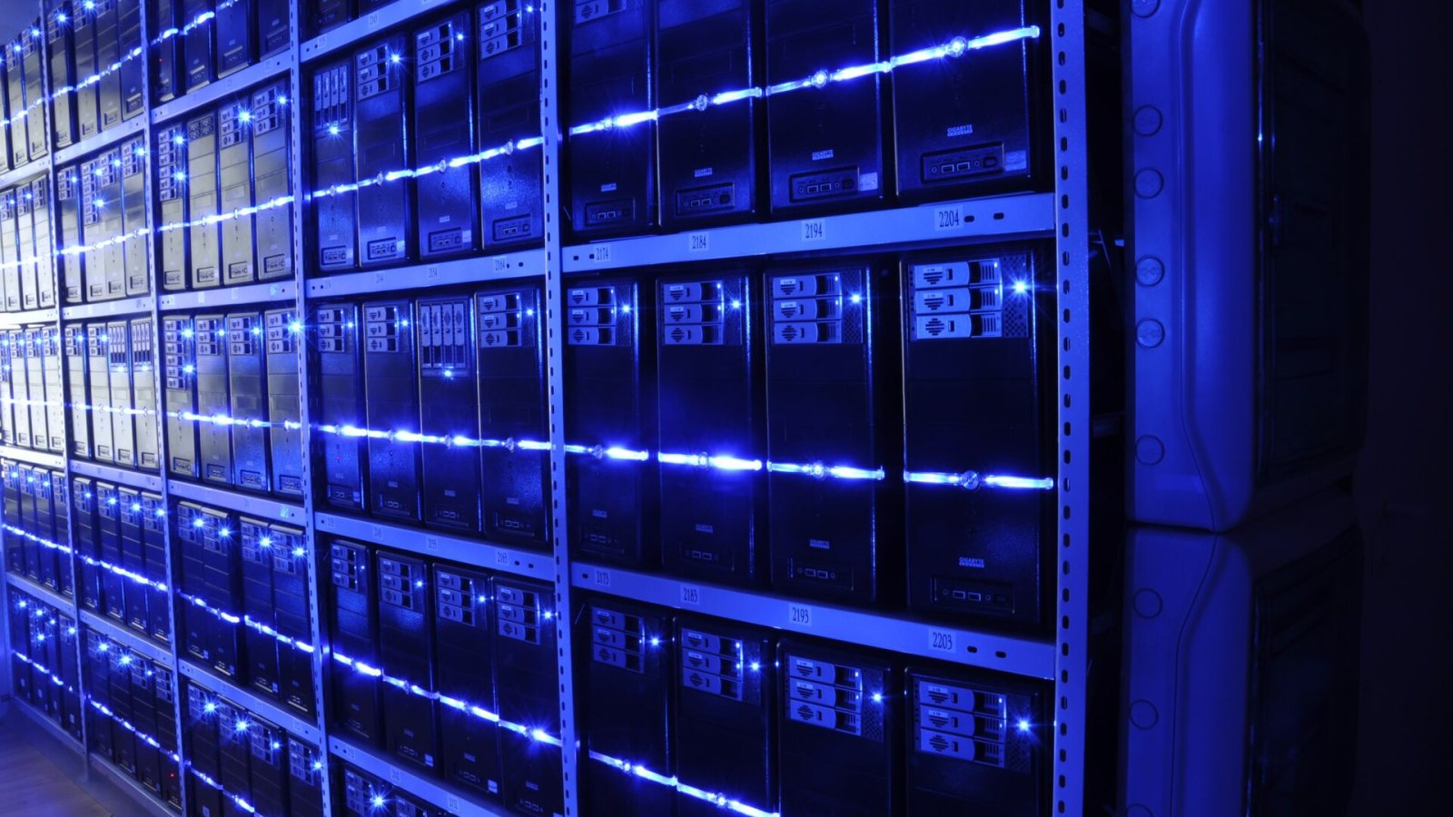 Centro de datos con servidores, en una imagen de archivo