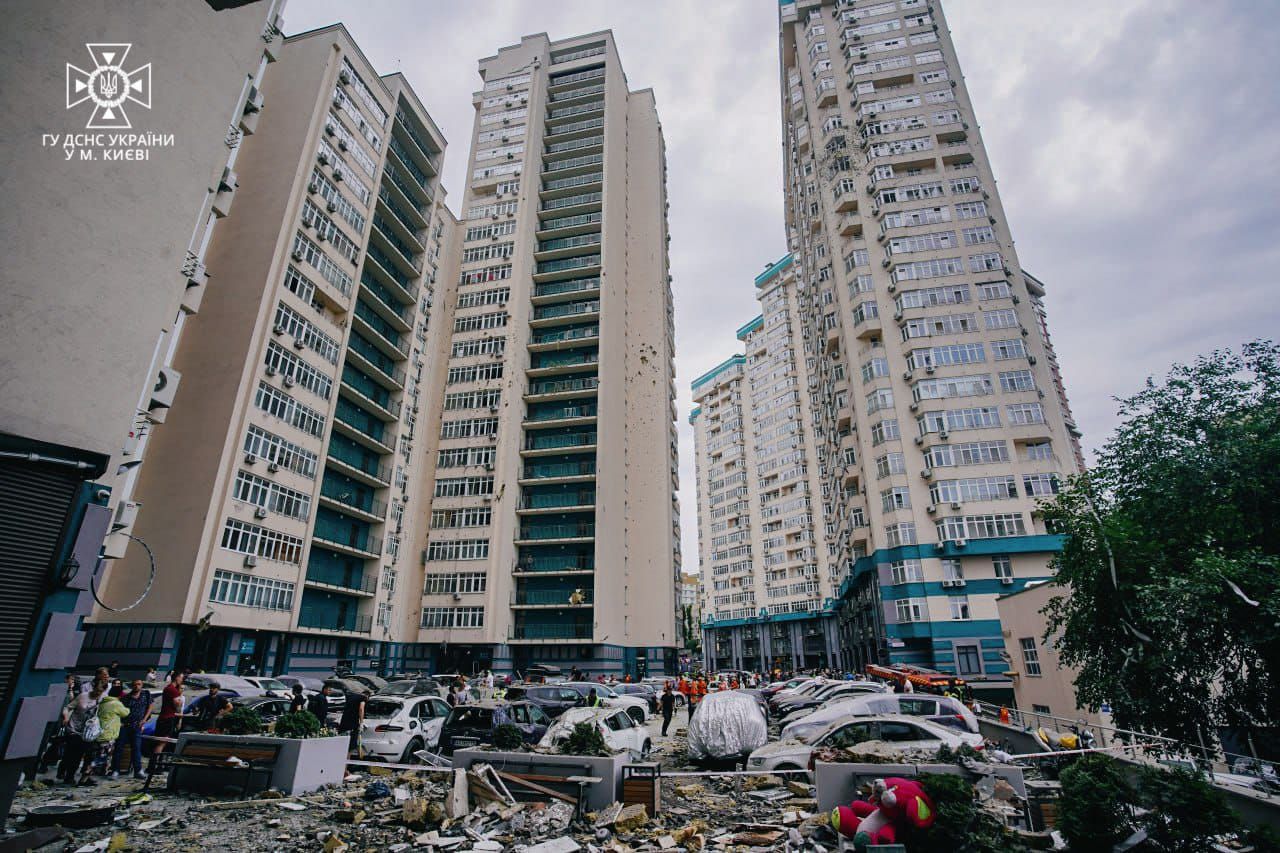 Daños en Kiev tras un ataque ruso con drones y misiles