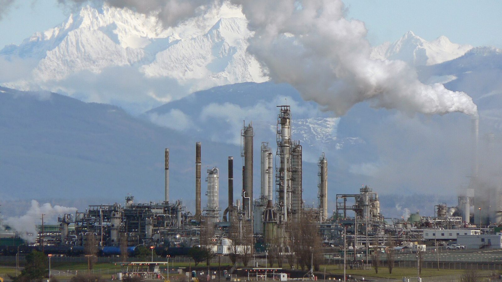 Portada sobre los ataques de Ucrania a refinerías rusas