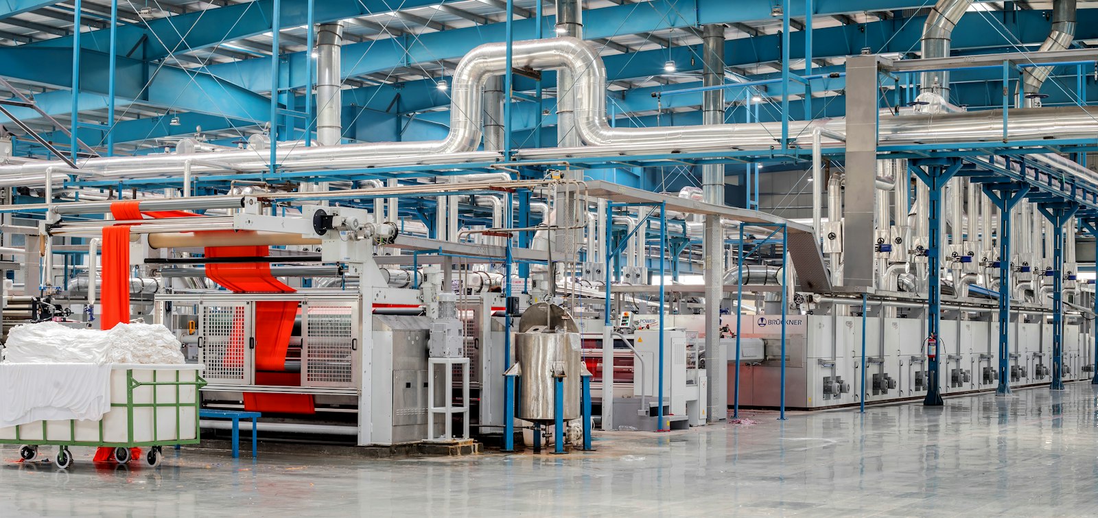 Línea de producción industrial automatizada